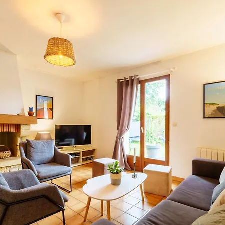 Bourg 8 Personnes Avec Piscine Vila *